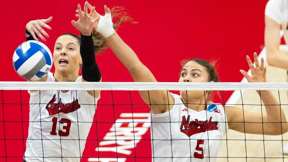 All Huskers All The Time Myhusker No 1 Nebraska Volleyball Sweeps Missouri Advances To 12th 